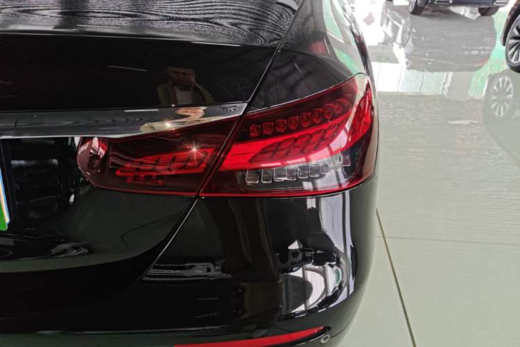 Used Mercedes-Benz E-Class 2023 Updated E 300 L Fashion Edition Right Rear Taillight