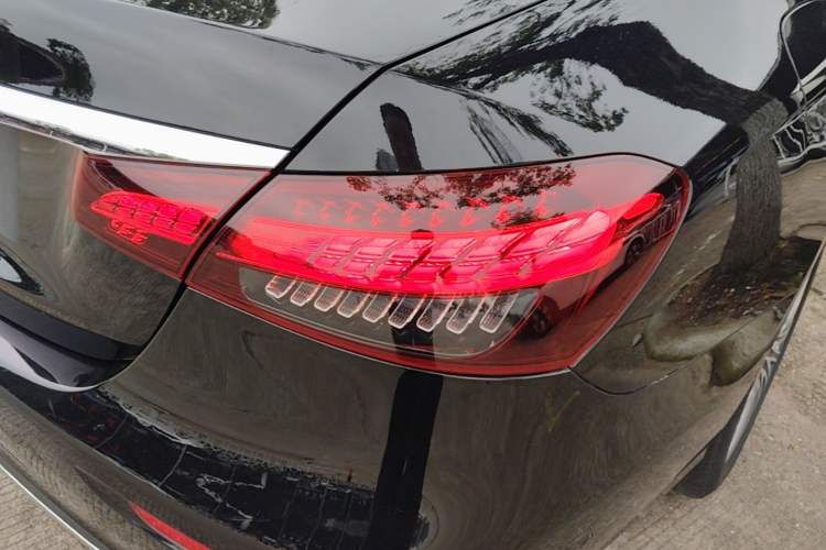 Used Mercedes-Benz E-Class 2023 Updated E 300 L Fashion Edition Right Rear Taillight