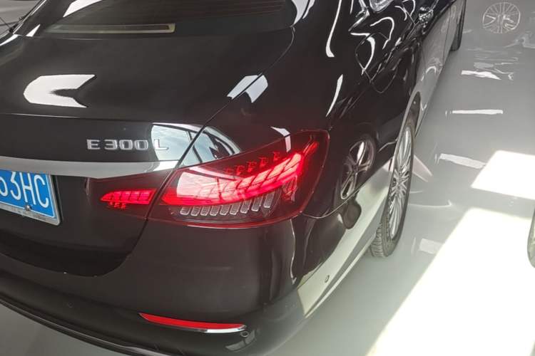Used Mercedes-Benz E-Class 2023 Updated E 300 L Luxury Edition Right Rear Taillight