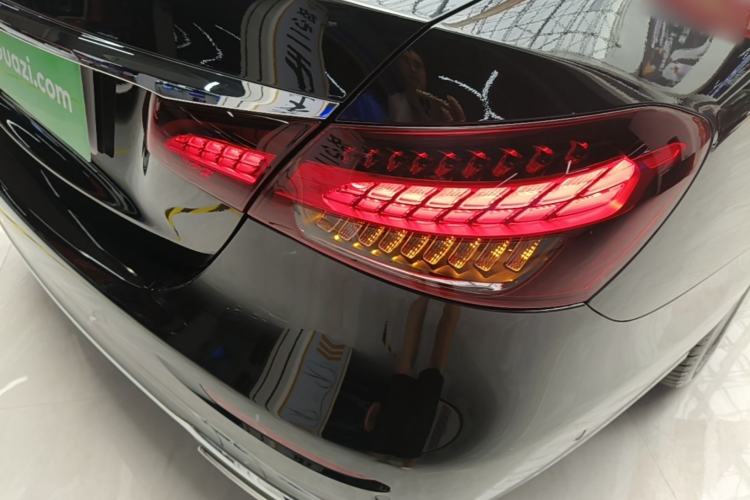 Used Mercedes-Benz E-Class 2023 Updated E 300 L Fashion Edition Right Rear Taillight