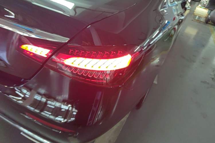 Used Mercedes-Benz E-Class 2023 Updated E 300 L Fashion Edition Right Rear Taillight