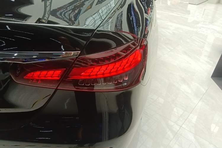 Used Mercedes-Benz E-Class 2023 Updated E 300 L Fashion Edition Right Rear Taillight