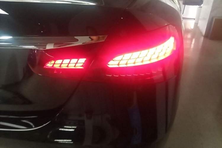 Used Mercedes-Benz E-Class 2023 Updated E 300 L Fashion Edition Right Rear Taillight