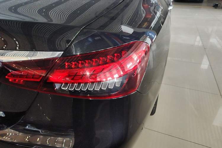 Used Mercedes-Benz E-Class 2023 E 260 L Right Rear Taillight