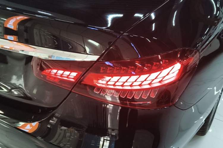 Used Mercedes-Benz E-Class 2023 Updated E 300 L Luxury Edition Right Rear Taillight