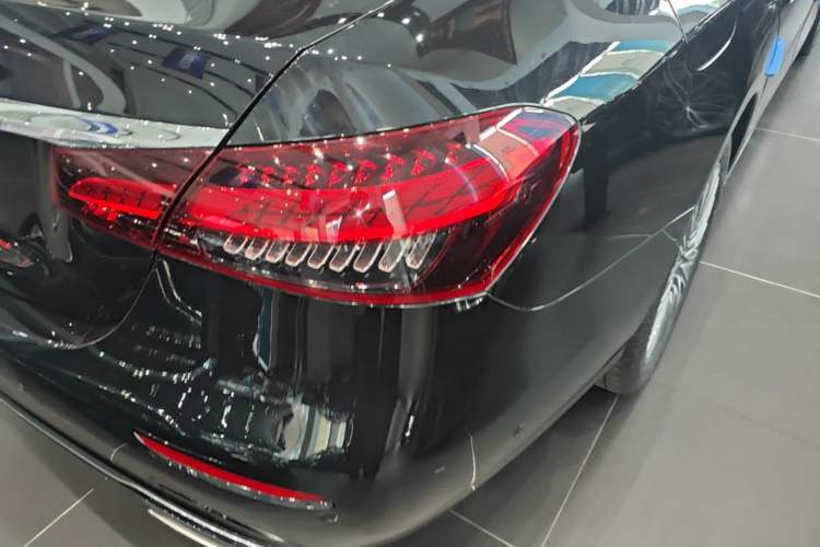 Used Mercedes-Benz E-Class 2023 Updated E 300 L Fashion Edition Right Rear Taillight