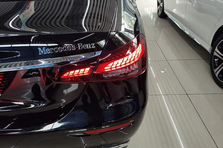 Used Mercedes-Benz E-Class 2023 Updated E 300 L Luxury Edition Right Rear Taillight