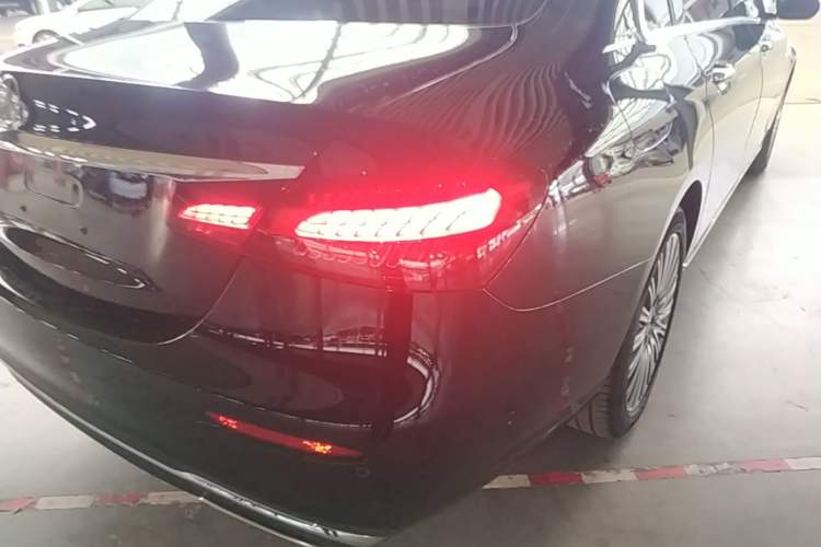 Used Mercedes-Benz E-Class 2023 Updated E 300 L Luxury Edition Right Rear Taillight