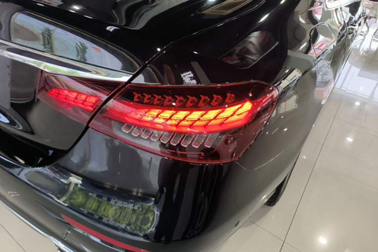 Used Mercedes-Benz E-Class 2023 Updated E 300 L Luxury Edition Right Rear Taillight