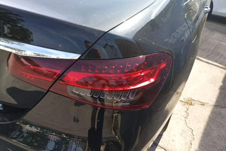 Used Mercedes-Benz E-Class 2023 Updated E 300 L Fashion Edition Right Rear Taillight