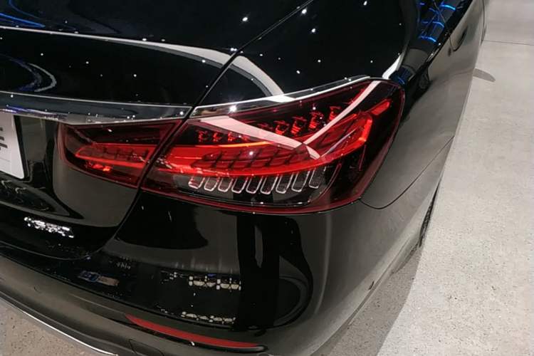 Used Mercedes-Benz E-Class 2023 Restyled E 300 L Sport Luxury Edition Right Rear Taillight