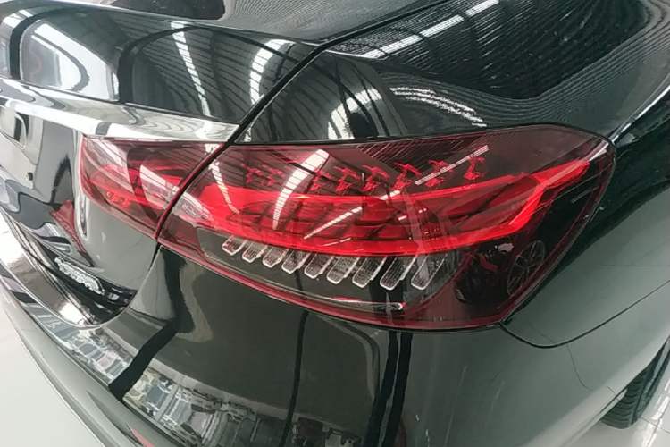 Used Mercedes-Benz E-Class 2023 Updated E 300 L Luxury Edition Right Rear Taillight