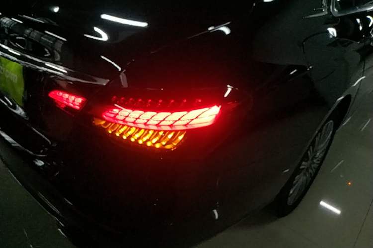 Used Mercedes-Benz E-Class 2023 Updated E 300 L Luxury Edition Right Rear Taillight