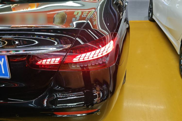 Used Mercedes-Benz E-Class 2023 Updated E 300 L Luxury Edition Right Rear Taillight