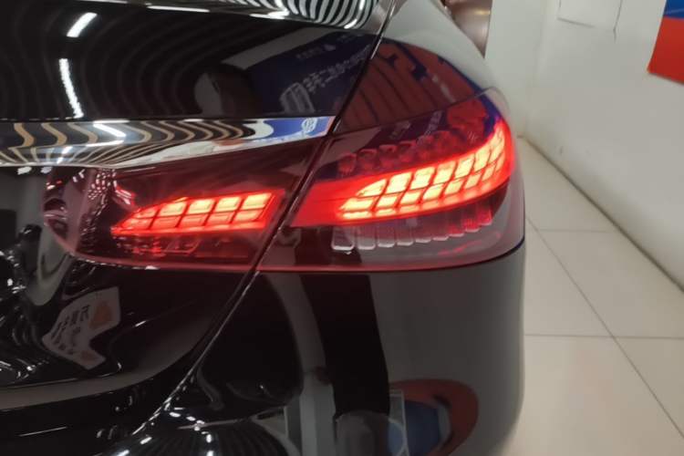 Used Mercedes-Benz E-Class 2023 Restyled E 300 L Sport Luxury Edition Right Rear Taillight