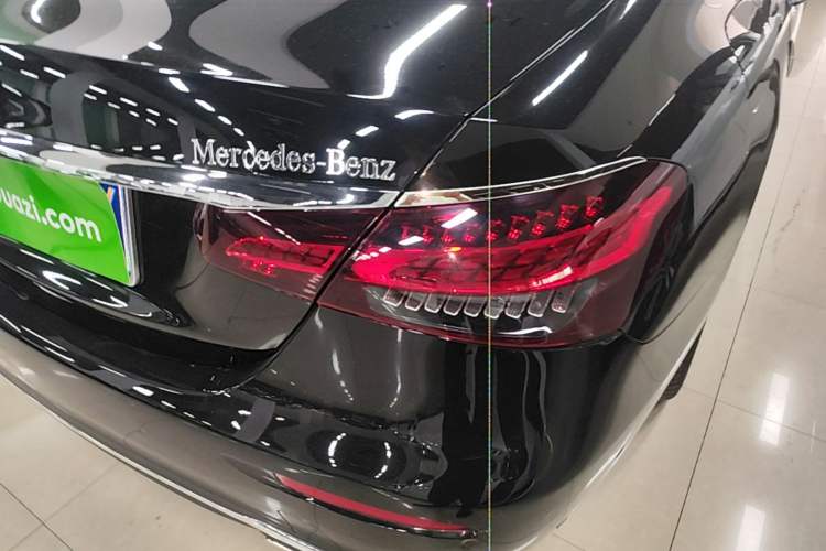 Used Mercedes-Benz E-Class 2023 Updated E 300 L Luxury Edition Right Rear Taillight