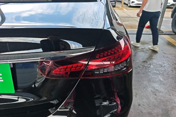 Used Mercedes-Benz E-Class 2023 Updated E 300 L Luxury Edition Right Rear Taillight