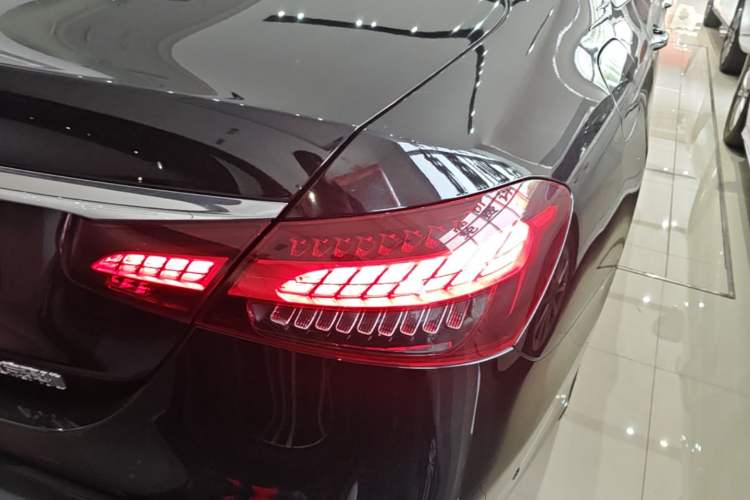 Used Mercedes-Benz E-Class 2023 Restyled E 300 L Sporty and Stylish Edition Right Rear Taillight