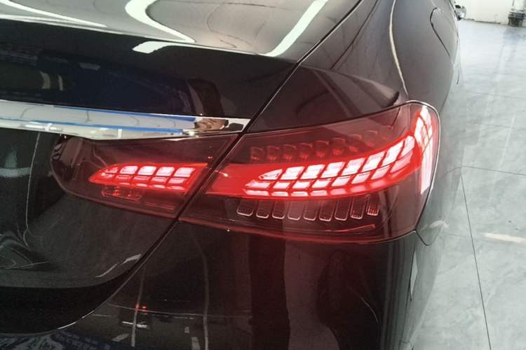 Used Mercedes-Benz E-Class 2023 Updated E 300 L Fashion Edition Right Rear Taillight