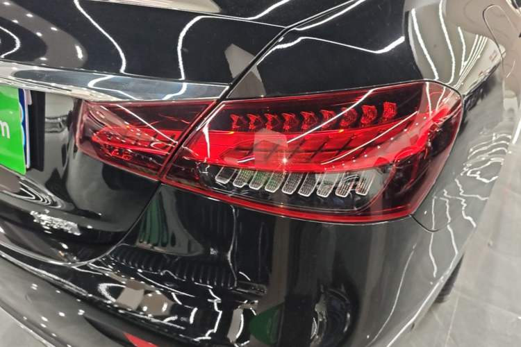 Used Mercedes-Benz E-Class 2023 Updated E 300 L Fashion Edition Right Rear Taillight