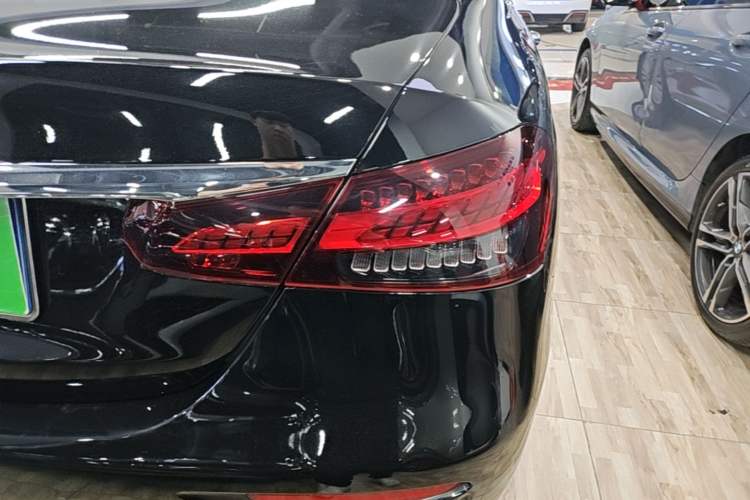 Used Mercedes-Benz E-Class 2023 E 300 L Luxury Model Right Rear Taillight