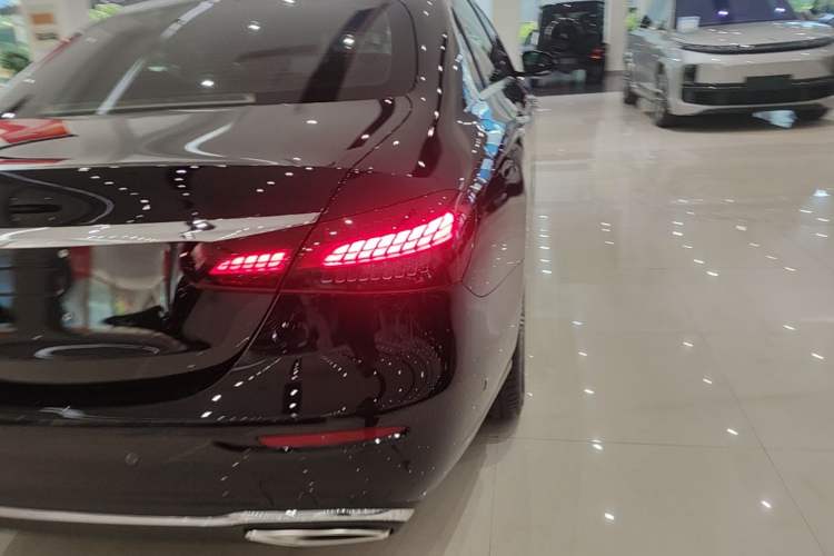 Used Mercedes-Benz E-Class 2023 Updated E 300 L Luxury Edition Right Rear Taillight