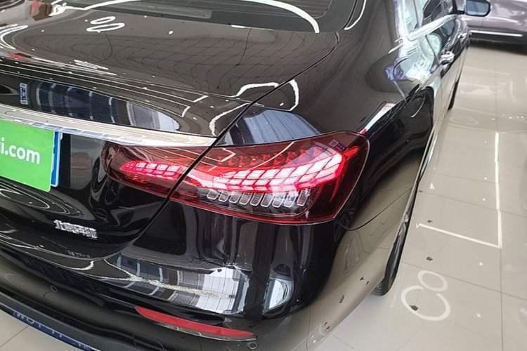 Used Mercedes-Benz E-Class 2023 Restyled E 300 L Sport Luxury Edition Right Rear Taillight