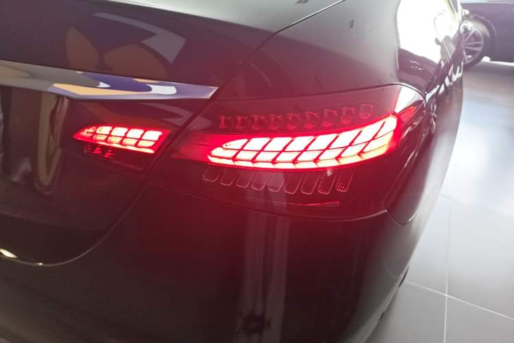 Used Mercedes-Benz E-Class 2023 Updated E 300 L Fashion Edition Right Rear Taillight