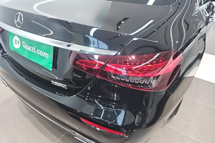 Used Mercedes-Benz E-Class 2023 Updated E 300 L Luxury Edition Right Rear Taillight