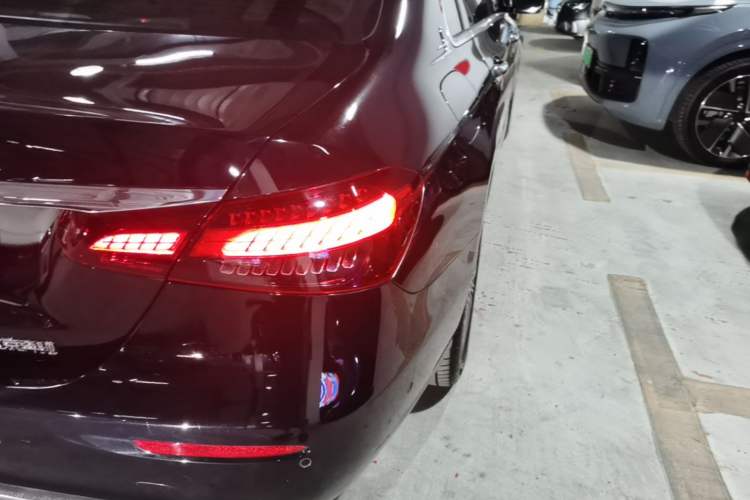 Used Mercedes-Benz E-Class 2023 Updated E 300 L Luxury Edition Right Rear Taillight