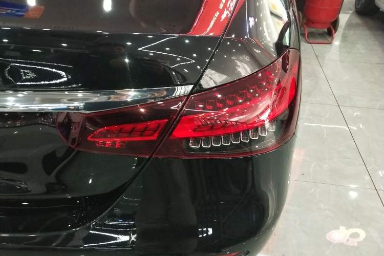 Used Mercedes-Benz E-Class 2023 Restyled E 300 L Sport Luxury Edition Right Rear Taillight