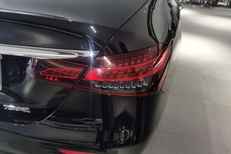 Used Mercedes-Benz E-Class 2023 Updated E 300 L Fashion Edition Right Rear Taillight