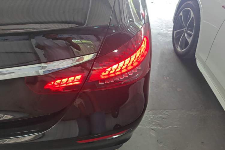 Used Mercedes-Benz E-Class 2023 Restyled E 300 L Sport Luxury Edition Right Rear Taillight