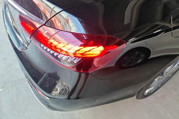 Used Mercedes-Benz E-Class 2023 Restyled E 300 L Sport Luxury Edition Right Rear Taillight