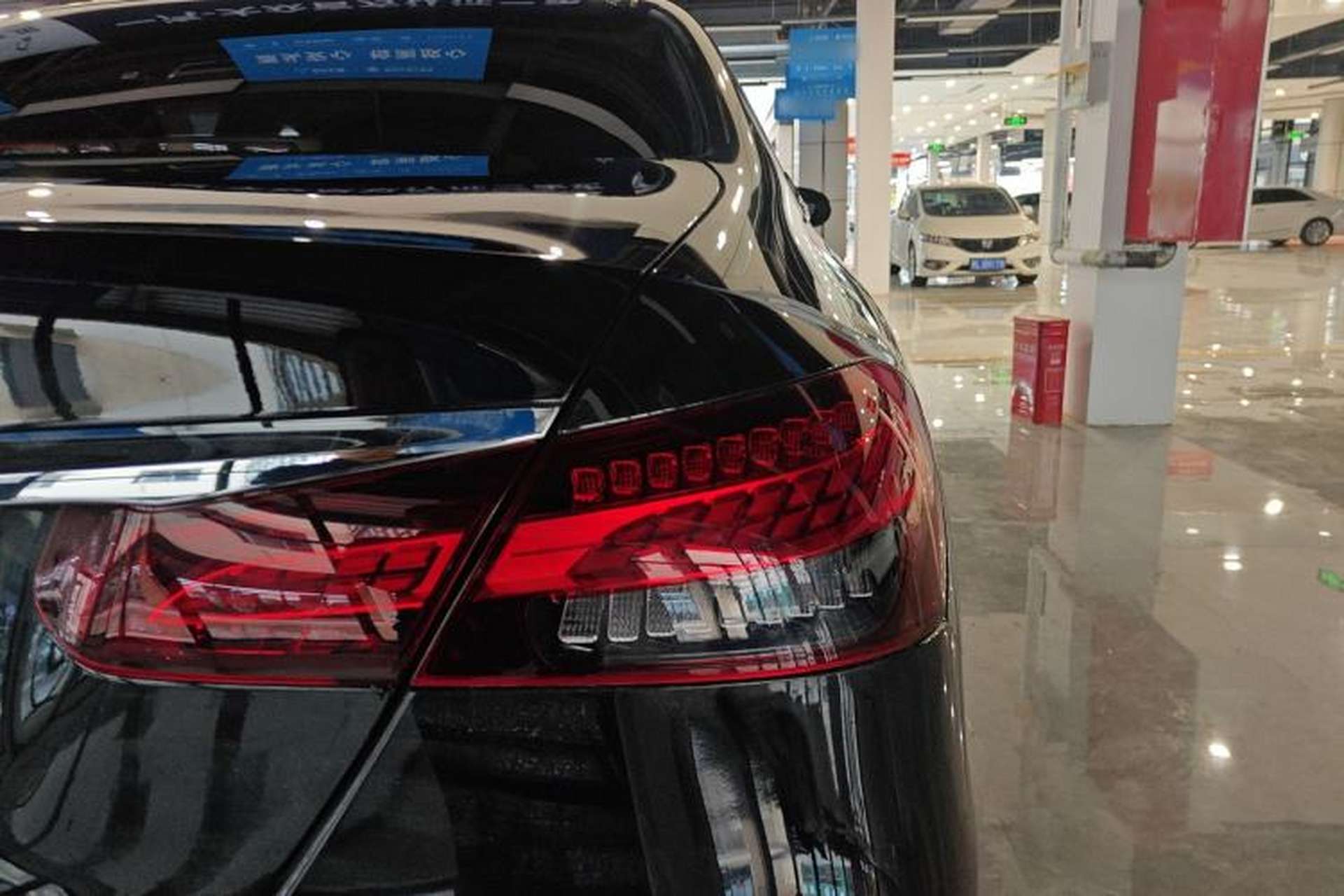 Used Mercedes-Benz E-Class 2023 Updated E 300 L Luxury Edition Right Rear Taillight
