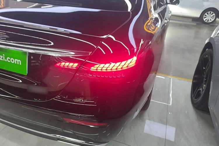 Used Mercedes-Benz E-Class 2023 Updated E 300 L Fashion Edition Right Rear Taillight