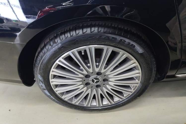 Used Mercedes-Benz E-Class 2023 E 300 L Luxury Model Right Rear Wheel Hub