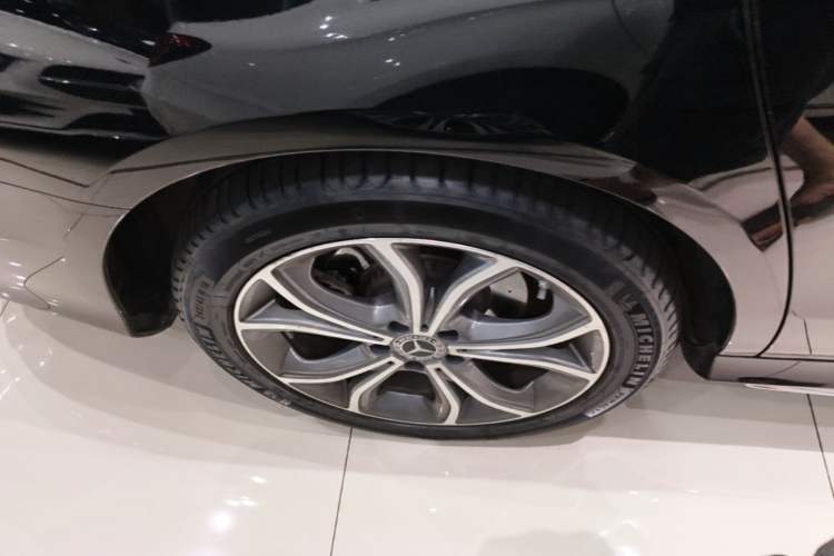 Used Mercedes-Benz E-Class 2023 Restyled E 300 L Sporty and Stylish Edition Right Rear Wheel Hub
