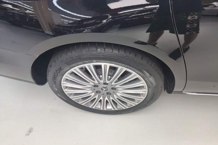 Used Mercedes-Benz E-Class 2023 Updated E 300 L Luxury Edition Right Rear Wheel Hub