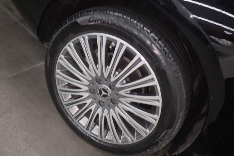 Used Mercedes-Benz E-Class 2023 Updated E 300 L Luxury Edition Right Rear Wheel Hub