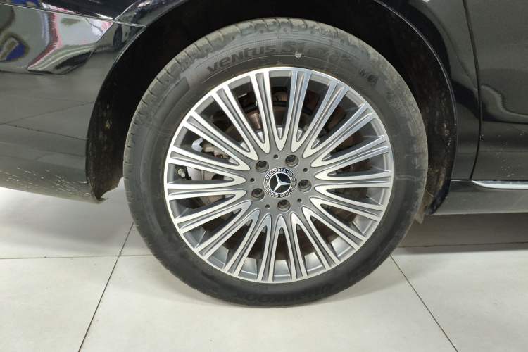 Used Mercedes-Benz E-Class 2023 Updated E 300 L Fashion Edition Right Rear Wheel Hub