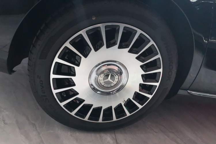 Used Mercedes-Benz E-Class 2023 E 300 L Luxury Model Right Rear Wheel Hub