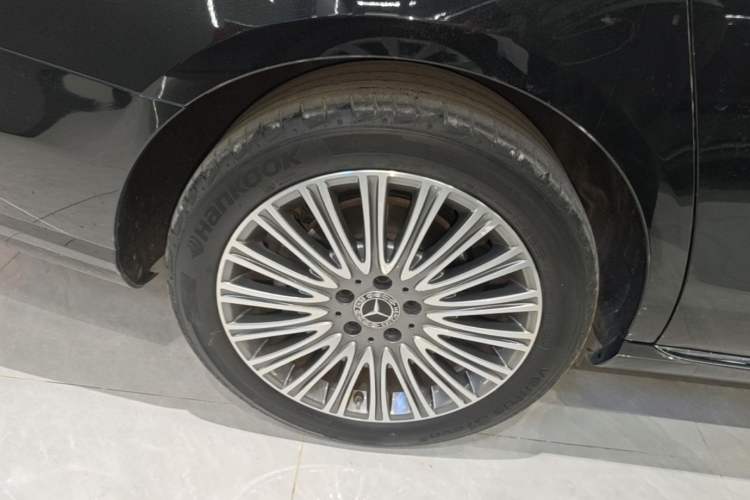 Used Mercedes-Benz E-Class 2023 Updated E 300 L Fashion Edition Right Rear Wheel Hub