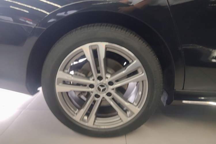 Used Mercedes-Benz E-Class 2023 E 260 L Sport Edition Right Rear Wheel Hub