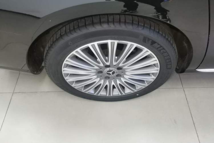 Used Mercedes-Benz E-Class 2023 E 300 L Stylish Model Right Rear Wheel Hub