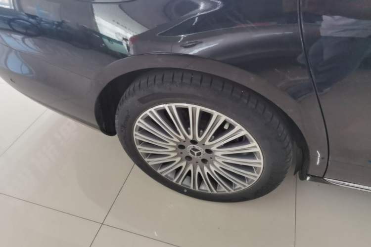 Used Mercedes-Benz E-Class 2023 Updated E 300 L Fashion Edition Right Rear Wheel Hub