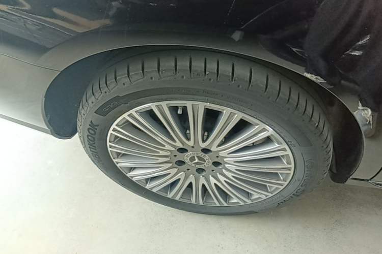 Used Mercedes-Benz E-Class 2023 Updated E 300 L Fashion Edition Right Rear Wheel Hub