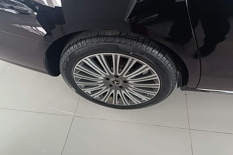 Used Mercedes-Benz E-Class 2023 Updated E 300 L Fashion Edition Right Rear Wheel Hub