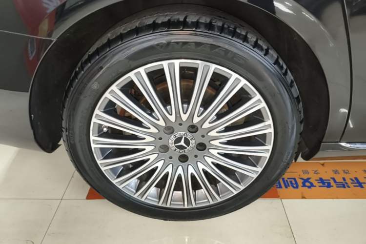 Used Mercedes-Benz E-Class 2023 Updated E 300 L Luxury Edition Right Rear Wheel Hub