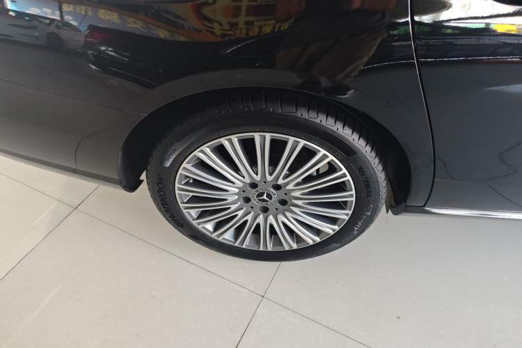 Used Mercedes-Benz E-Class 2023 Updated E 300 L Luxury Edition Right Rear Wheel Hub
